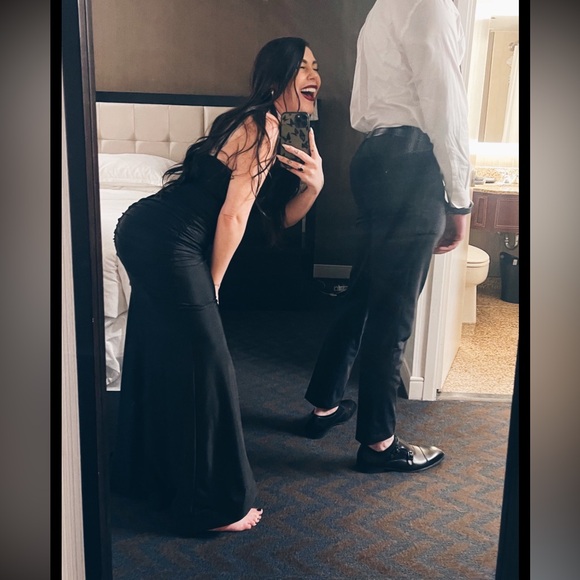 Black ball gown with rouched sides & an adjustable train - Picture 5 of 7